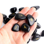 rune en pierre noire